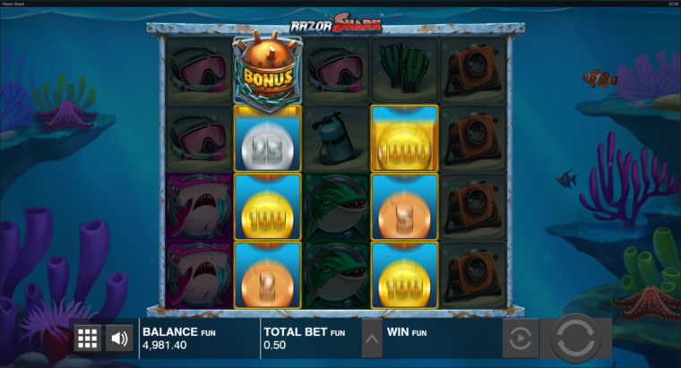 Golden Shark symbol in the Razor Reveal feature reveals either scatter symbols or multiplier symbols for your spin bet